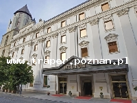 Hotel Hilton Budapest ***** w Budapeszcie, Węgry. Budynek hotelu Hilton Budapest wpisany jest na Listę Światowego Dziedzictwa UNESCO, wkomponowany nowoczesny budynek w bryłę ruin klasztornych. Znajduje się na Wzgórzu Zamkowym. Obok zbudowano znacznie wcześniej Basztę Rybacką i Kościół Macieja.