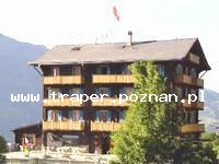 Hotel Bellevue położony w Grachen, odległość od Zermattu około 20 km. Hotel Bellevue oferuje pokoje 2-osobowe z węzłem sanitarnym, większość posiada balkon. Dla rodzin hotel oferuje duże apartamenty. Telewizor jest do dyspozycji w kąciku telewizyjnym.