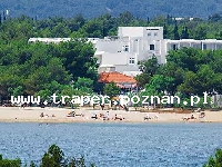 Hotel Solaris Andrija **** w części zielonej Sibenika, na półwyspie leżącym na skraju miasta. Hotel oferuje pobyt dla rodzin  dziećmi, programy animacyjne dzieci. Basen i plaża przed hotelem. Chorwacja.