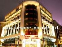 Hotel Delmon położony jest w centrum Dubaju. Na terenie hotelu znajduje się restauracja \