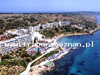 Hotel Mellieha Bay **** w Mellieha, położony na północnym cyplu Malty w zatoce i pobliżu przeprawy na Gozo. Malta. W Hotelu Mellieha Bay zakwaterowanie w dwu i trzy osobowych pokojach z łazienką, minibarem, klimatyzacją, balkonem, TVSAT i telefonem. Restauracja hotelowa i bary hotelowe zapewniają wyżywienie i trunki w ramach dwu posiłków lub all inclusive. Baseny hotelowe i plaża oraz możliwośc uprawiania sportów wodnych, żeglartwa, windsurfingu, nurkowania.