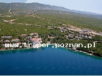 Kraljevica to pupularna miejscowość wczasowa leżąca na lądzie, ale najbliżej Wyspy Krk i lotniska Rijeka. Chorwacja.  Na skraju miejscowości znajduje się Ośrodek Wczasowy Uvala Scott.
&