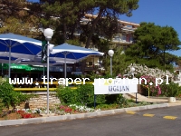 Wyspa Ugljan jest położona w Dalmacji, naprzeciw Zadaru. Ugljan posiada połączenie promowe z Biogradem i Zadarem. Nazwa wyspy pochodzi od oliwek i oliwy wytwarzanej tutaj od wieków. Na wysp