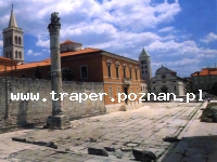Zadar położony jest w Dalmacji nad Adriatykiem. Pełni funkcje wypoczynkowe i turystyczne. Znany jest nie tylko z zabytków, to tutaj wydrukowano pierwszą chorwacką gazetę i pierwszą powie