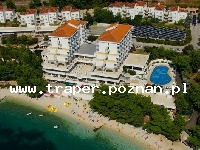 Gradac to miejscowość wczasowa na Makarskiej Riwierze, w połowie drogi między Splitem a Dubrownikiem. Znajduje się na brzegu Adriatyku nad dwoma zatokami, odzielonymi niewielkim wzniesieniem, na 