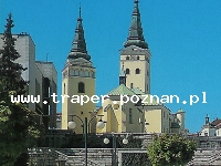 Zilina to miasto położone w północno-zachodniej części Słowacji u zbiegu trzech rzek - Wagu (Váh), Kysuce i Rajčianky.Warto zwiedzić:- barokowy Kościół Nawrócenia św. Pawła Apostoła z dwiema wieżami - Klasztor Kapucynów z połowy XVIII wieku- Stary Ratusz Miejski na rogu Rynku - Kościół Najświętszej Trójcy (Kościół Katedralny) - Wieża Buriana jest jedną z najstarszych dzwonnic renesansowych na Słowacji- Kościół św. Stefana Króla w dzielnicy miejskiej Dolné Rudiny jest najstarszym zabytkiem architektonicznym na obszarze Żyliny. - Zamek Budatín z unikalną ekspozycją druciarstwa rzemieślniczego, jedyną swojego rodzaju na świecie