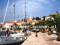 Rogoznica to spokojne śródziemnomorskie miasteczko letniskowe i port jachtowy Rogoznica w Chorwacji. Rogoznica jest położona między Primosten a Trogirem, z dala od zgiełku dużych kurortów i nadmiaru turystów. Znana jest również żeglarzom jako jeden z najpiękniejszych i najbardziej bezpiecznych portów. Turyści oprócz kąpieli mogą spacerować po starym mieście, podziwiać kościoły i ruiny twierdzy. Na terenie Rogoznicy istniała grecka kolonia. W Rogoznicy znajduje się również słone jezioro.