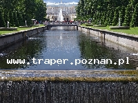 Rosja jest największym Państwem na świecie ze względu na powierzchnię kraju.Stolicą Rosji jest Moskwa, a najpopularniejszy wśród turystów jest Sankt Petersbug nazywany często Wenecją północy.Kraj olimpiad i zawodow sportowych letnich i zimowych, posiada również tor do zawodów Fomuły 1.Na obszarze Rosji,najpopularniejsze są dwa regiony turystyczne: - kaukasko – czarnomorski z główną miejscowością turystyczną Soczi- centralny posiada dwa główne ośrodki turystyczne to Moskwa i Petersburg. Polecamy również zwiedzić:- Irkuck stolica Syberii Wschodniej- Ułan-Ude tutaj znajduje się największa na świecie głowa Lenina - Wyspa Olchon- Sludianka gdzie znajduje się jedyny na świecie dworzec zbudowany z marmuru.
Dla turystów z Polski specjalnym miejscem pamięci narodowej jest Katyń i Smoleńsk.