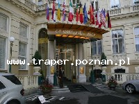 Grandhotel Pupp ***** w Karlowych Warach to pięciogwiazdkowy hotel z ponad trzystuletnią tradycją, zwanym „perłą Karlowych Warów“. Jest jednym z najpiękniejszych hoteli w Europie Środkowej. Położony w dolinie nad rzeką Tepla. W Grandhotelu Pupp mieszkała rodzina Chopina latem 1835 roku. Chopin spotkał się w Karlowych Warach z rodzicami, którzy przybyli tam na kurację. Znajdziemy tu dwa saloniki Chopina. Ostatnio tutaj odbywała się akcja fimu o Bondzie \