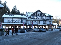 Hotel Lomnice jest bardzo znanym hotelem znajdującym się w samym centrum uzdrowiska Spindleruv Mlyn - Szpindlerowy Młyn. Hotel Lomnice leży w odległości ok. 400 m od centrum narciarskiego Św. Piotr, ok. 800 m od centrum narciarskiego Medvedin. Tuż przed hotelem znajduje się przystanek Skibusu. Czechy