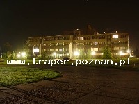 Hotelu Siesta *** w Hajduszoboszlo, Węgry. Wybierając się do Hajduszoboszlo na wczasy lub będąc tu przejazdem, w Hotelu Siesta znajdą Państwo znakomite warunki do wygodnego i przyjemnego odpoczynku. Hotel Siesta położony jest na skraju miasta Hajduszoboszló, na terenie prawie hektarowego parku. Tuż obok rozciąga się słynne kąpielisko miejskie Hungarospa, gdzie starsze pokolenie może zrelaksować się po trudach dni powszednich w basenach z wodą leczniczą, a nawet - wykorzystując prawie czterdzieści rodzajów zabiegów w zakresie terapii balneologicznej - podreperować swe zdrowie. W tym samym czasie młodzież może wybrać aktywny wypoczynek na piaszczystym brzegu ogromnego basenu lub w Aquaparku. W sąsiedztwie Hotelu Siesta znajduje się kryta pływalnia sportowa z  basenem szkoleniowym i Aquapark, niedaleko mieści się Aqua Palace, a parę kroków jest do wejścia \