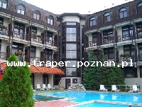 Hotel Gara **** w Fuzesgyarmat, Węgry. Hotel Gara ma kształt podkowy, wewnątrz której znajduje się dziedziniec z basenem. Hotel Gara z kąpieiskiem termalnym oferuje gościom na wypoczynek i kuracje pokoje 1-, 2-, 3- osobowe oraz apartamenty w stylu nowoczesnym.