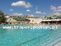 Apartament w Hajduszoboszlo, Węgry. Apartamenty położone blisko kąpieliska miejskiego Hungarospa z basenami termalnymi całorocznymi, Aqua Palace i Aquaparkiem. W pełni wyposażone apartamenty w zależności od wielkości, sypialnia, pokój dzienny z aneksem kuchennym i łazienką.
 