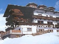 Hotel Eckartauerhof *** w Mayrhofen, w Austrii, położony jest około 3 km od centrum słynnej stacji Mayrhofen. Hotel oferuje zakwaterowanie w przytulnych 2-osobowych pokojach z tv - sat, sejfem, łazienką z wc oraz balkonem.