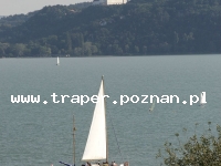 Balaton to największe jezioro w Europie Środkowej. Latem szybko się nagrzewa do temperatury 21-28°C. Średnia głębokość 4 m. Południowy brzeg jest płytszy i można spacerować daleko w je