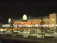 Jańskie Łaźnie leżą na południowym stoku Karkonoszy, na wysokości 670 m.n.p.m., panuje tu stosunkowo ciepły, podgórski klimat, charakteryzujący się wysokim nasłonecznieniem. Trasy na