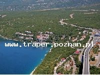 Kraljevica to pupularna miejscowość wczasowa leżąca na lądzie, ale najbliżej Wyspy Krk i lotniska Rijeka. Chorwacja.  Na skraju miejscowości znajduje się Ośrodek Wczasowy Uvala Scott.
&
