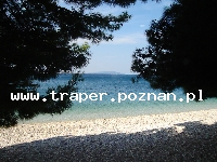 Gradac to miejscowość wczasowa na Makarskiej Riwierze, w połowie drogi między Splitem a Dubrownikiem. Znajduje się na brzegu Adriatyku nad dwoma zatokami, odzielonymi niewielkim wzniesieniem, na 