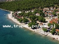 Trogir jest położony 20 km od Splitu. Chorwacja. Trogir to stare malownicze miasto śródziemnomorskie, położone na wyspie. Zabytkowa starówka z katedrą św. Lovro z romańskim porta