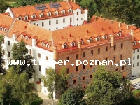 Ryn to miasto w województwie warmińsko-mazurskim. Warto zwiedzić pokrzyżacki zamek, wiatrak typu holenderskiego, Cmentarz poniemiecki z XVIII/XIX w., wieża ciśnień z XIX w., kaplica ewang