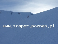 Akureyri to największe miasto na północy Islandii i równocześnie drugie na wyspie. Piękne położone na zboczu i w głębi fiordu dostarcza niesamowitych wrażeń. Dobra komunikacja 