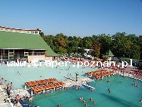 Harkany jest położone w pobliżu miasta Pécs blisko granicy z Chorwacją. Węgry. Największym skarbem Harkany jest lecznicza woda termalna na miejscowym kąpielisku. Kapielisko termalne jest