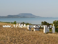 Balaton to największe jezioro w Europie Środkowej. Latem szybko się nagrzewa do temperatury 21-28°C. Średnia głębokość 4 m. Południowy brzeg jest płytszy i można spacerować daleko w je