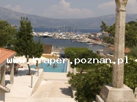 Korcula - wyspa słońca, wina i bogatej historii, to najbardziej śródziemnomorska wyspa Dalmacji, z niej pochodził Marco Polo. Miasteczko Korcula rozwijało się przez wiele lat. Do dzisiaj 