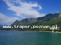 Gradac to miejscowość wczasowa na Makarskiej Riwierze, w połowie drogi między Splitem a Dubrownikiem. Znajduje się na brzegu Adriatyku nad dwoma zatokami, odzielonymi niewielkim wzniesieniem, na 