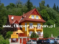 MiskolcTapolca jest położone w północno-wschodniej części Węgier blisko granicy ze Słowacją u podnóża Gór Bukowych, 180 km od Budapesztu. W Miskolctapolcy znajduje się j