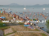 Balaton to największe jezioro w Europie Środkowej. Latem szybko się nagrzewa do temperatury 21-28°C. Średnia głębokość 4 m. Południowy brzeg jest płytszy i można spacerować daleko w je