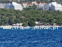 Trogir jest położony 20 km od Splitu. Chorwacja. Trogir to stare malownicze miasto śródziemnomorskie, położone na wyspie. Zabytkowa starówka z katedrą św. Lovro z romańskim porta