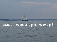 Rugia niemiecka wyspa położona na południowym Bałtyku. Posiada urozmaiconą linię brzegową z wieloma zatokami i półwyspami, pięknymi plażami i wspaniałymi klifami. Na Rugii mozna posa